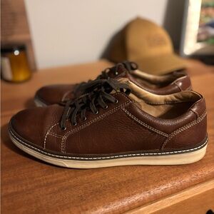 Johnston & Murphy Brown Sneakers with Lace-Up Design and Soft Leather